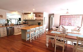 Gold Coast Family Retreat, Beach 1 And Half Kms, Shops, Full Home